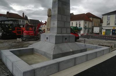 Nettoyage d’un monument pierre et création d’un bassin en Pierre d’Arudy - Tournay (65)